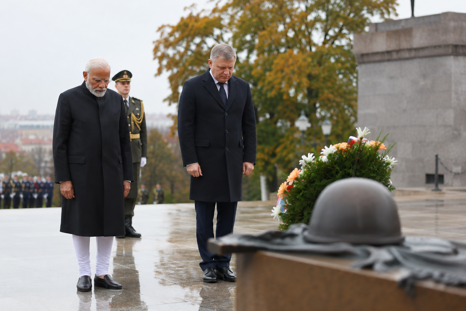 PM Modi, Slovak PM Robert Fico Pay Tribute at Tomb of the Unknown Soldier